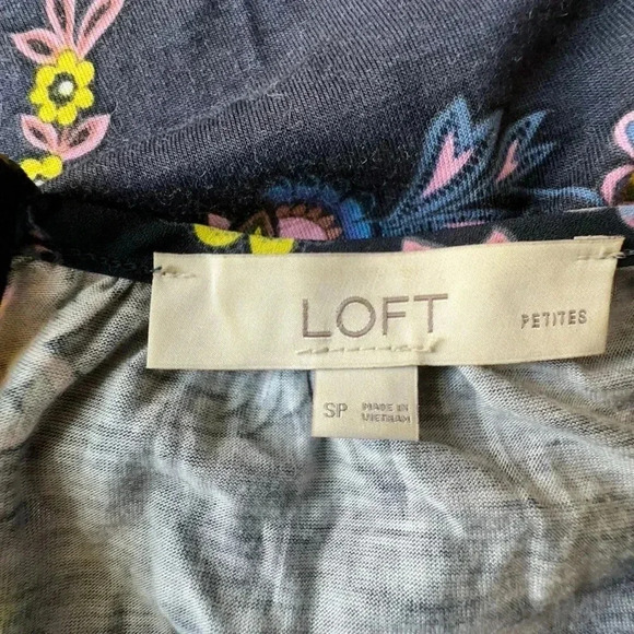 LOFT | NWOT | SLEEVELESS FLORAL NAVY BLUE PLEATED TOP | SIZE: PETITE SMALL - Picture 10 of 10